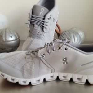 New OnWomen's Cloud Running Shoe Sz 9